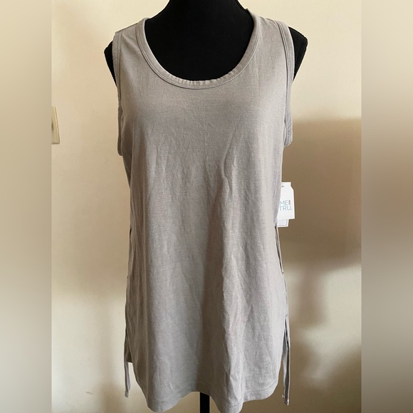 Time and Tru Tops - NWT Women’s sleeveless bungee tank. Size Large